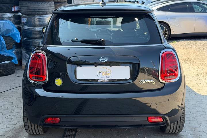 Sort Mini Cooper SE fra 2024