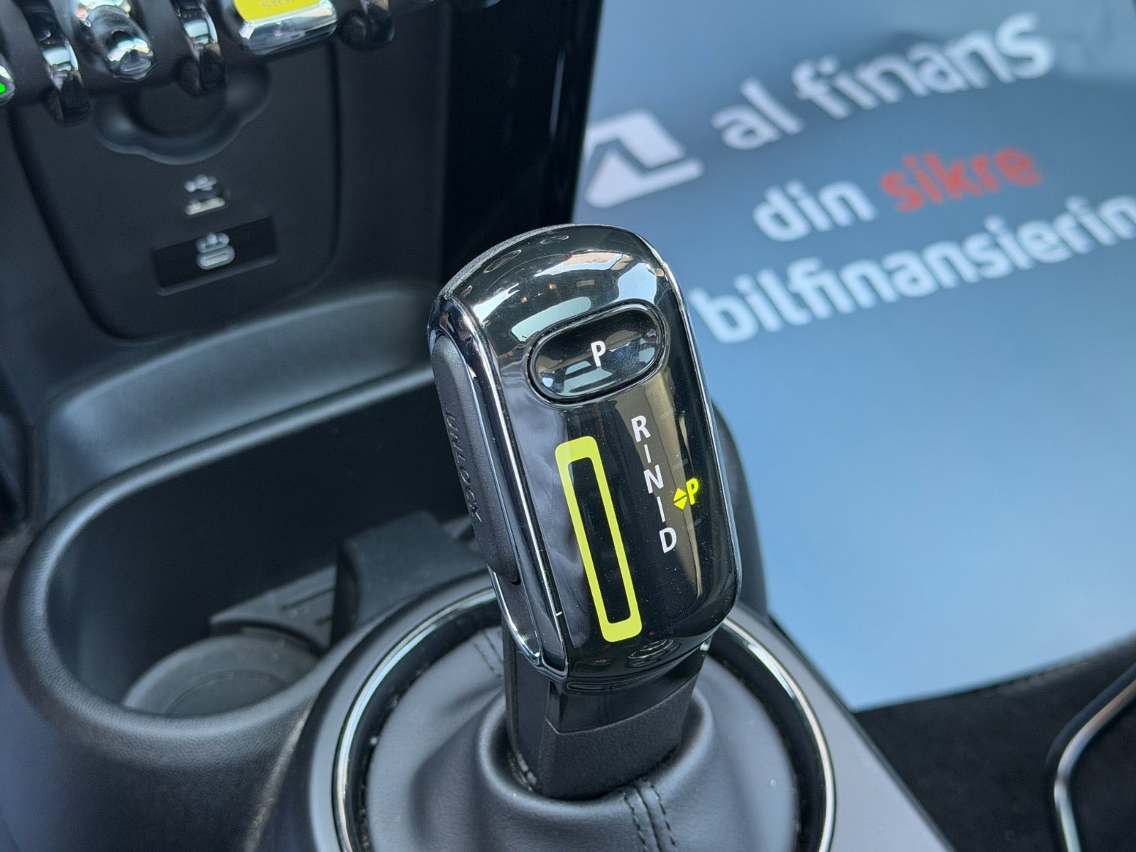 Sort Mini Cooper SE fra 2024
