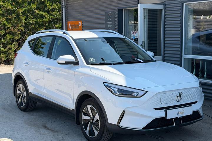 Hvid MG ZS fra 2022 set udefra