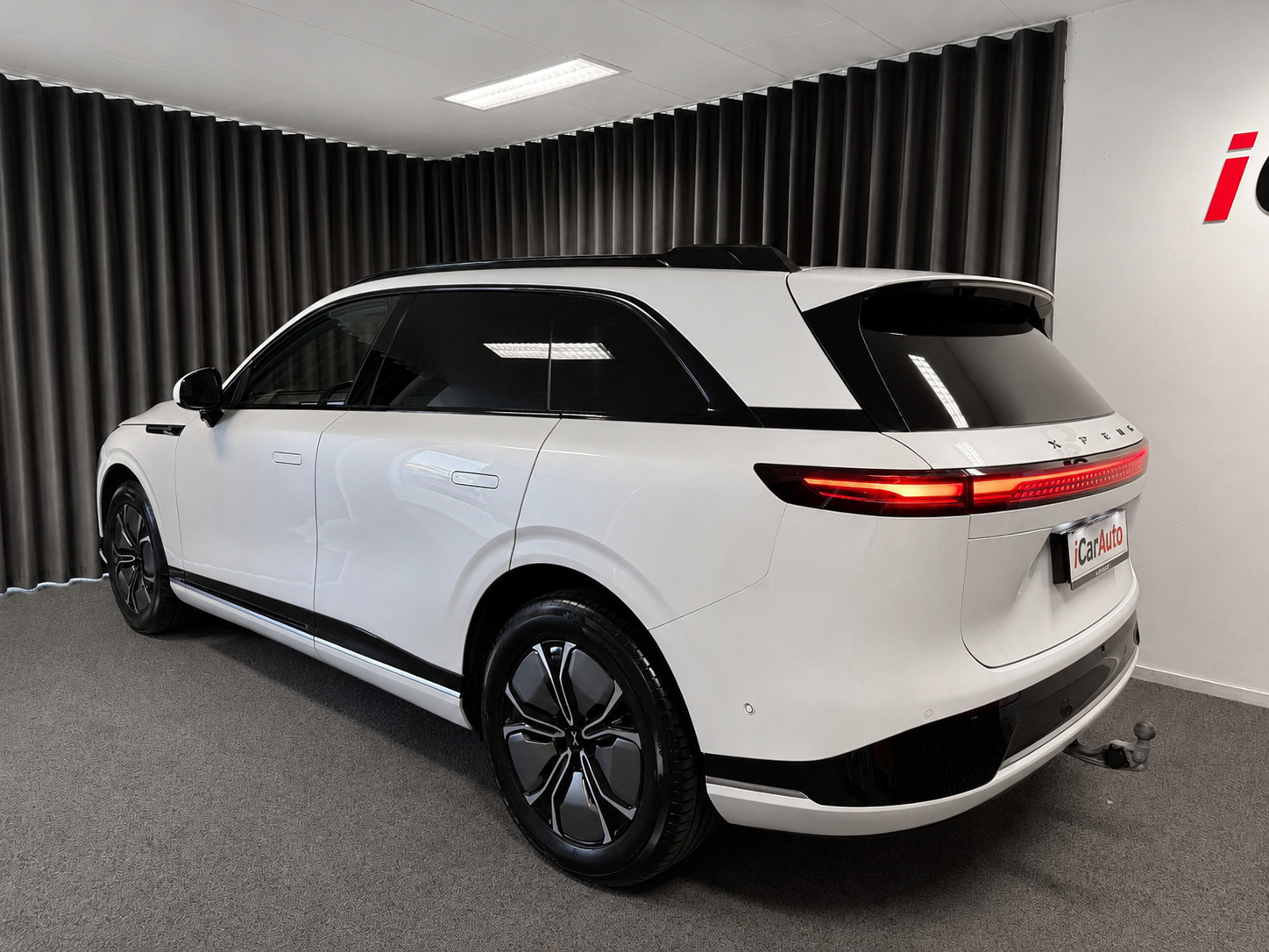 Hvid Xpeng G9 fra 2023