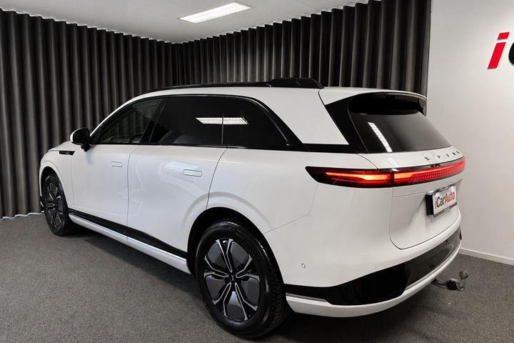Hvid Xpeng G9 fra 2023