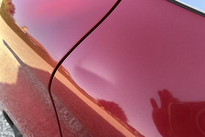 Rød Peugeot 208 fra 2016