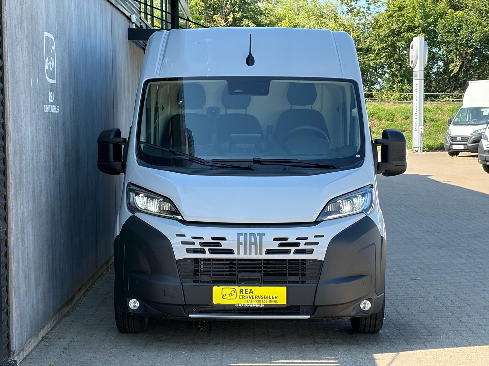 Grå Fiat Ducato fra 2026