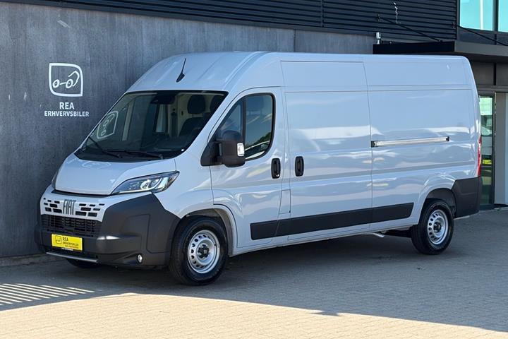Grå Fiat Ducato fra 2026