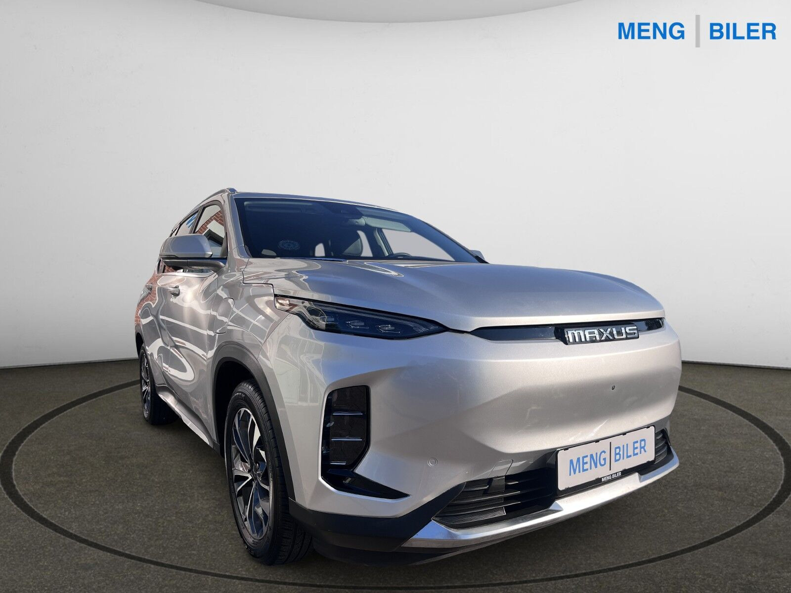 Sølv Maxus Euniq 6 fra 2024 set udefra