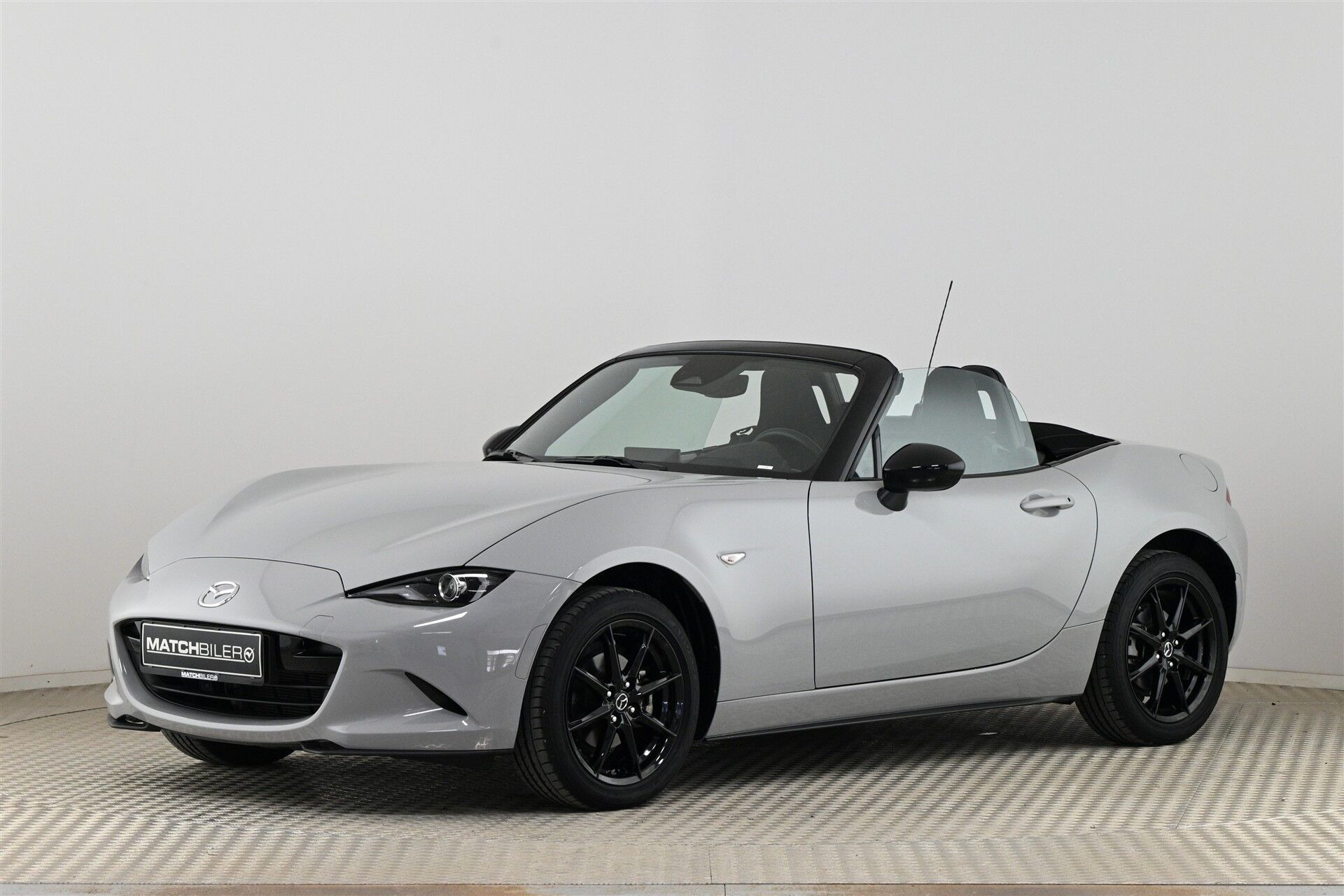 Grå Mazda MX-5 fra 2024
