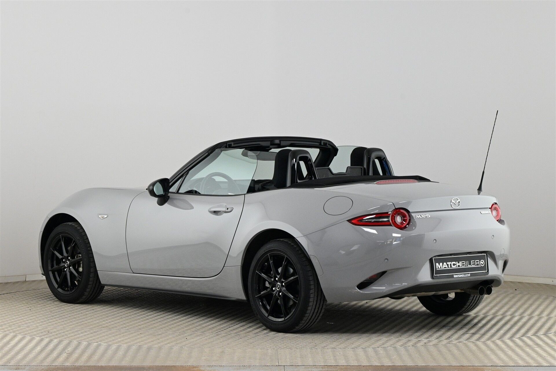 Grå Mazda MX-5 fra 2024