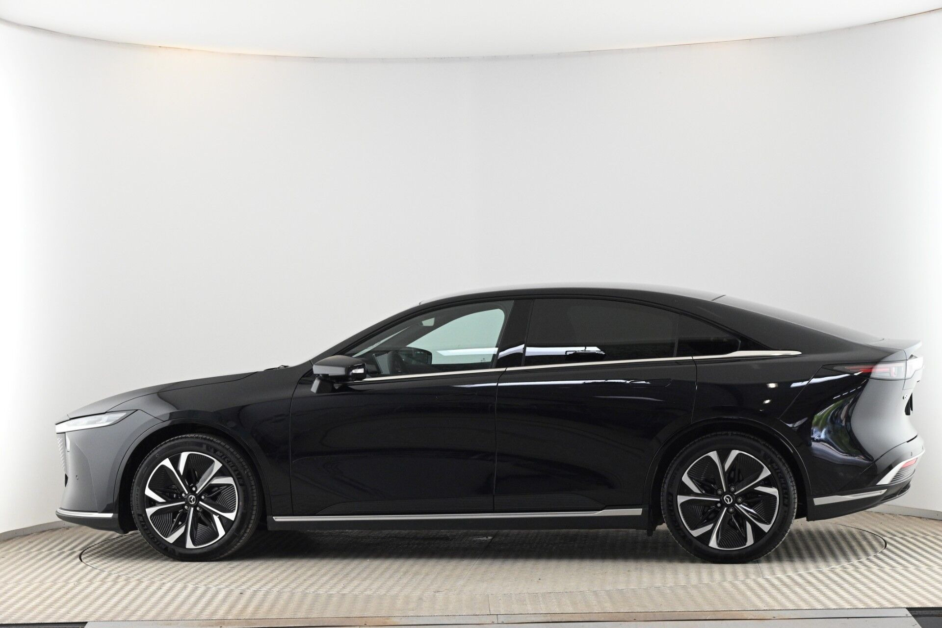 Sort Mazda 6e fra 2026