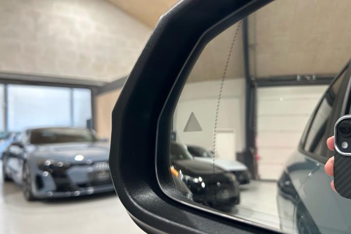 Grøn BMW iX1 fra 2023
