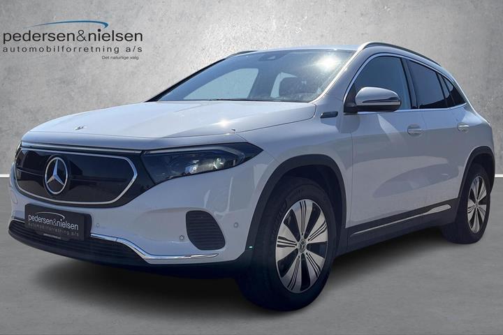 Hvid Mercedes EQA 250 fra 2022 set udefra