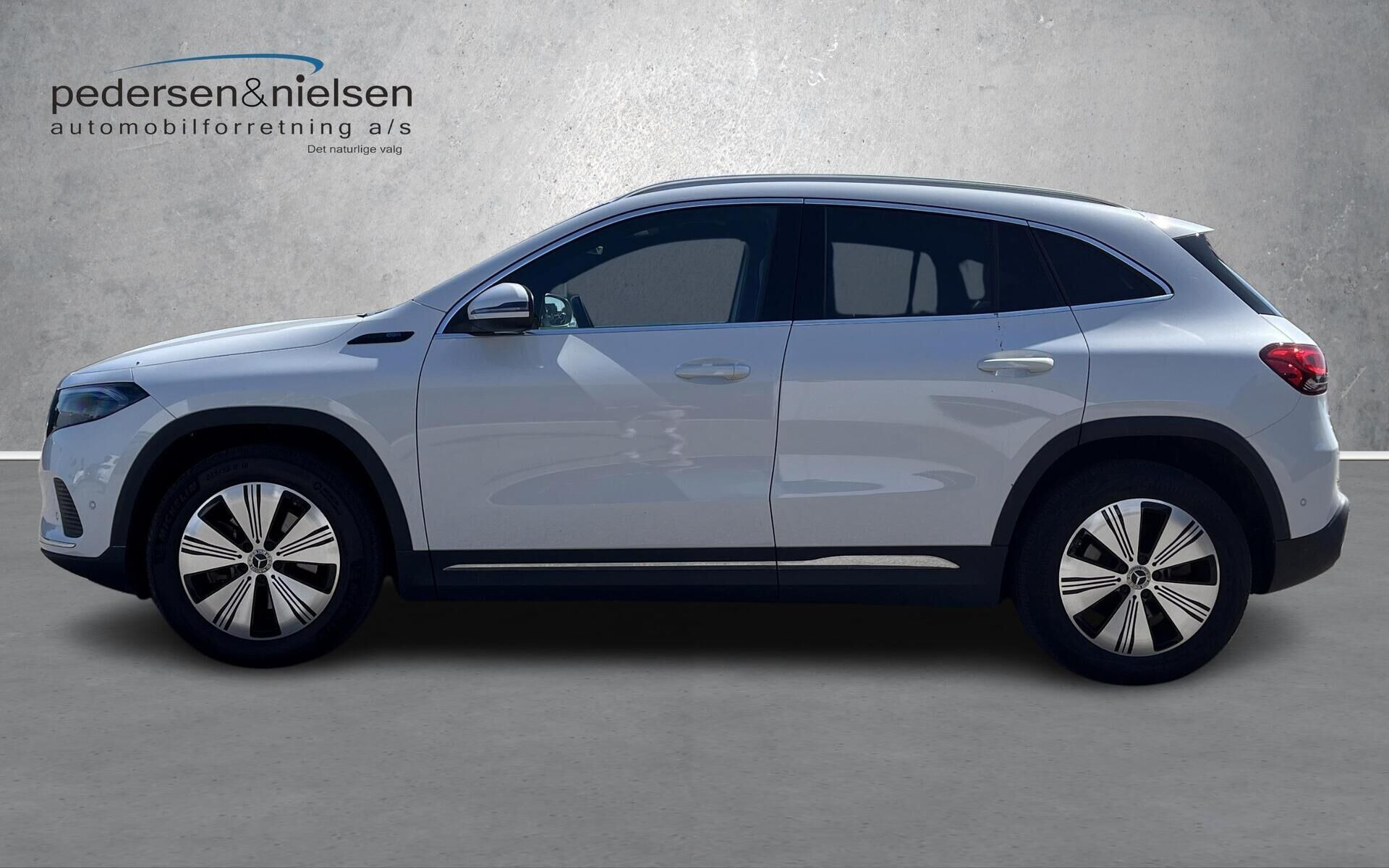 Hvid Mercedes EQA 250 fra 2022