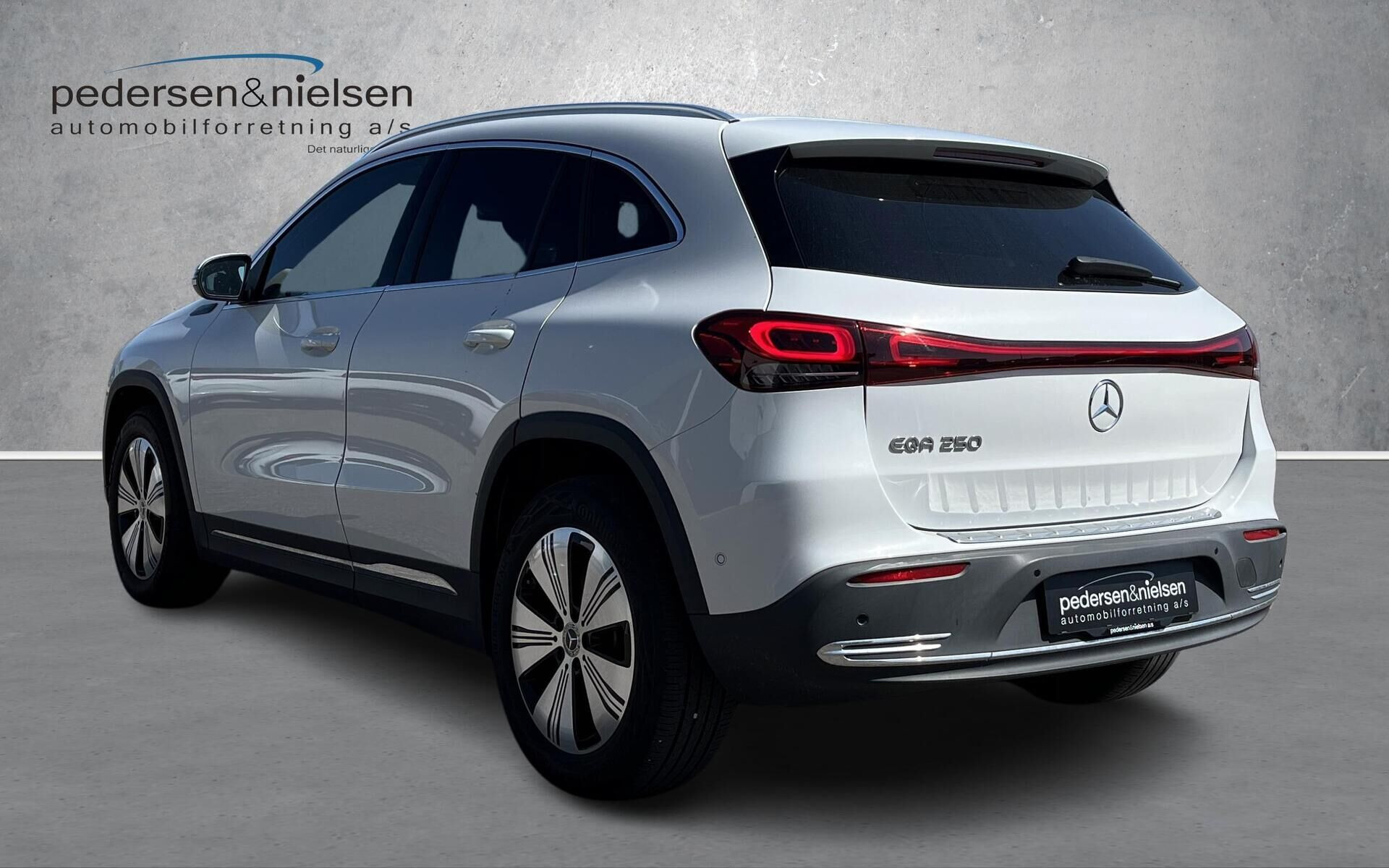 Hvid Mercedes EQA 250 fra 2022