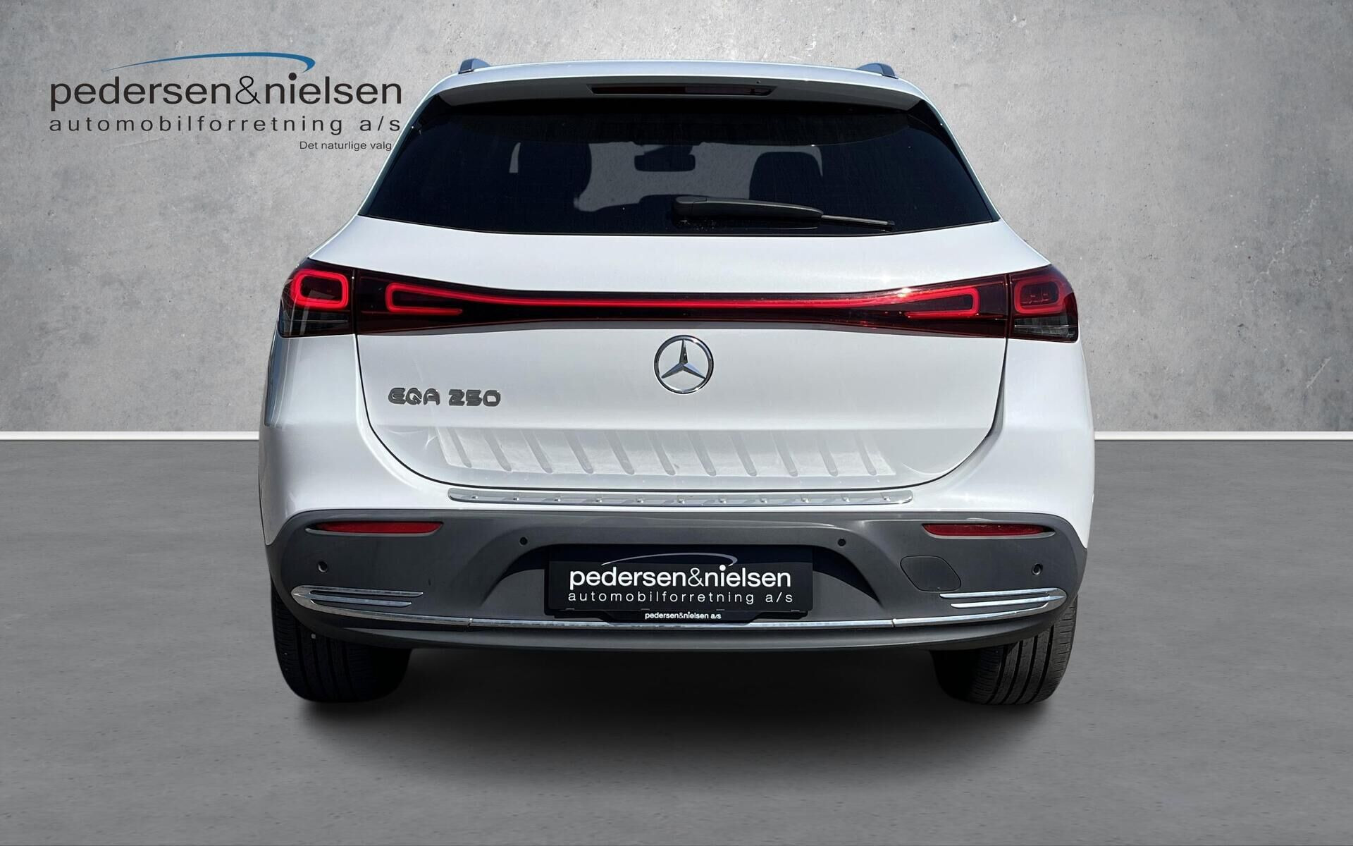 Hvid Mercedes EQA 250 fra 2022