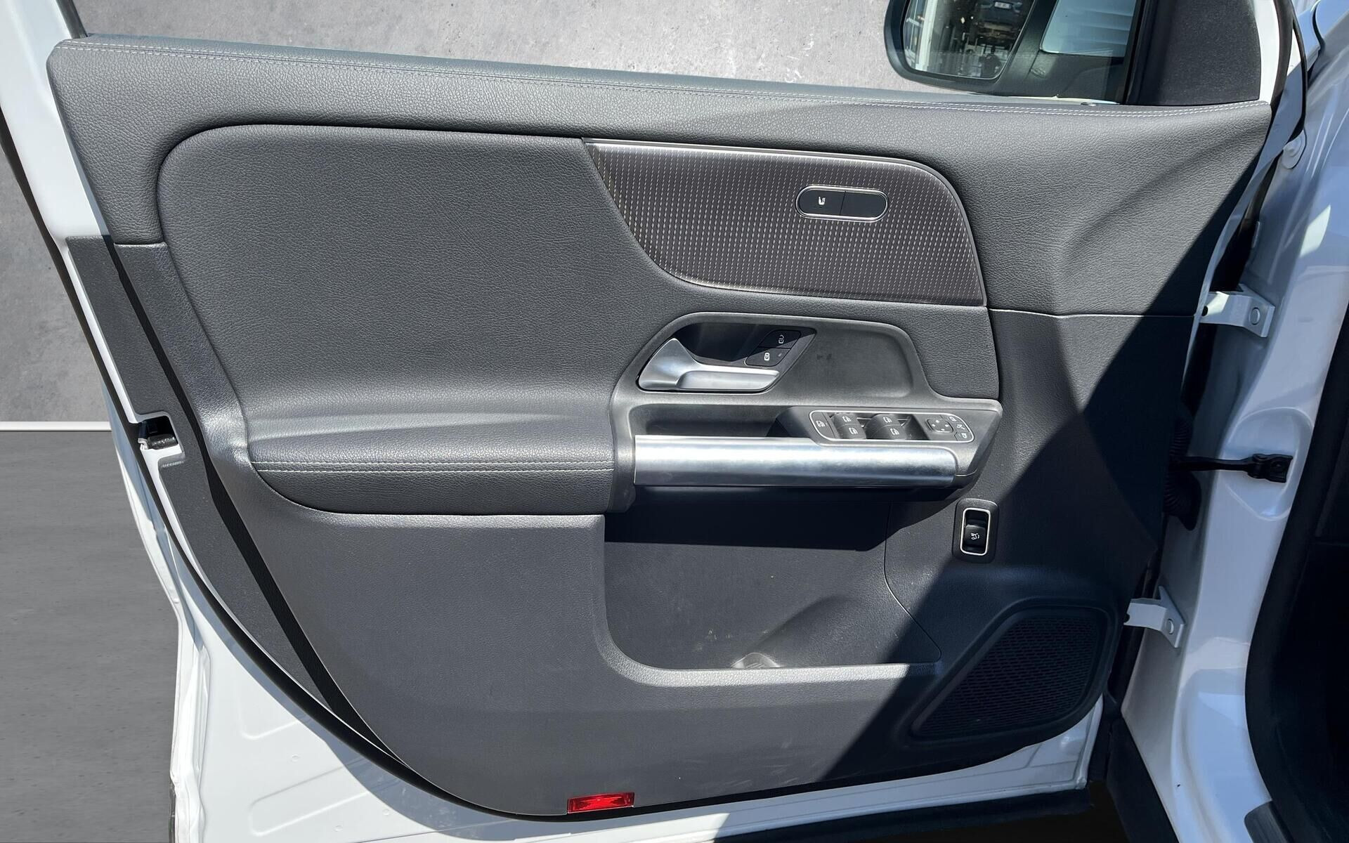 Hvid Mercedes EQA 250 fra 2022