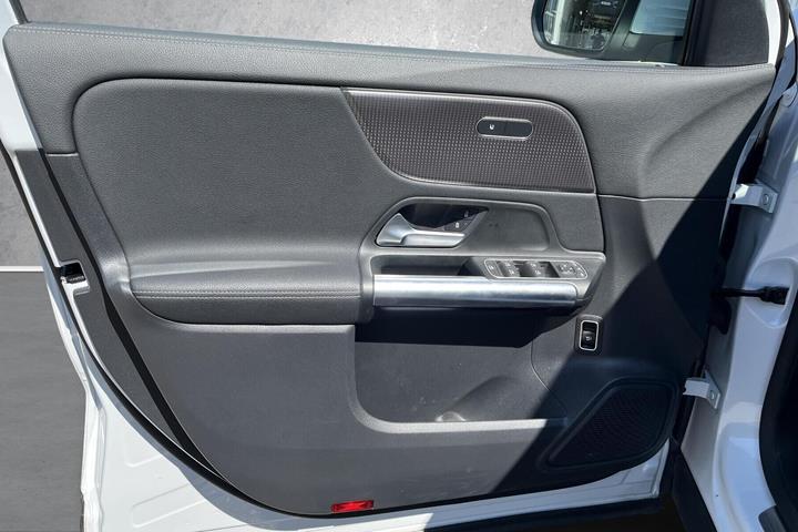 Hvid Mercedes EQA 250 fra 2022