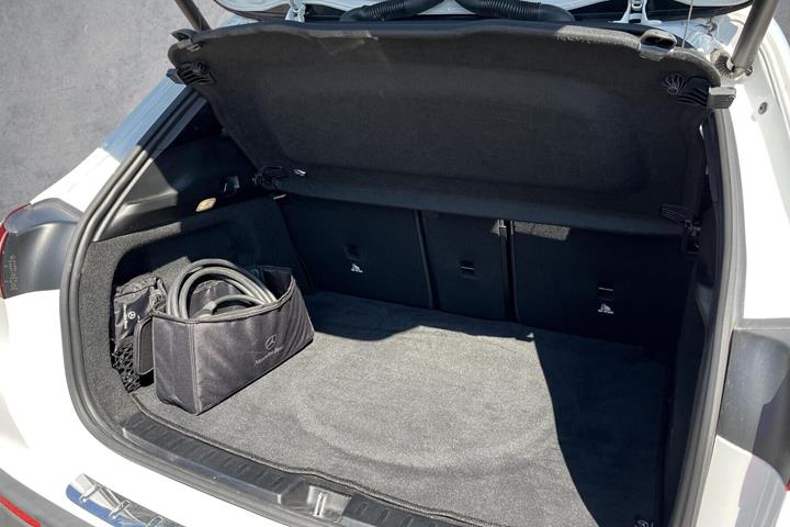 Hvid Mercedes EQA 250 fra 2022