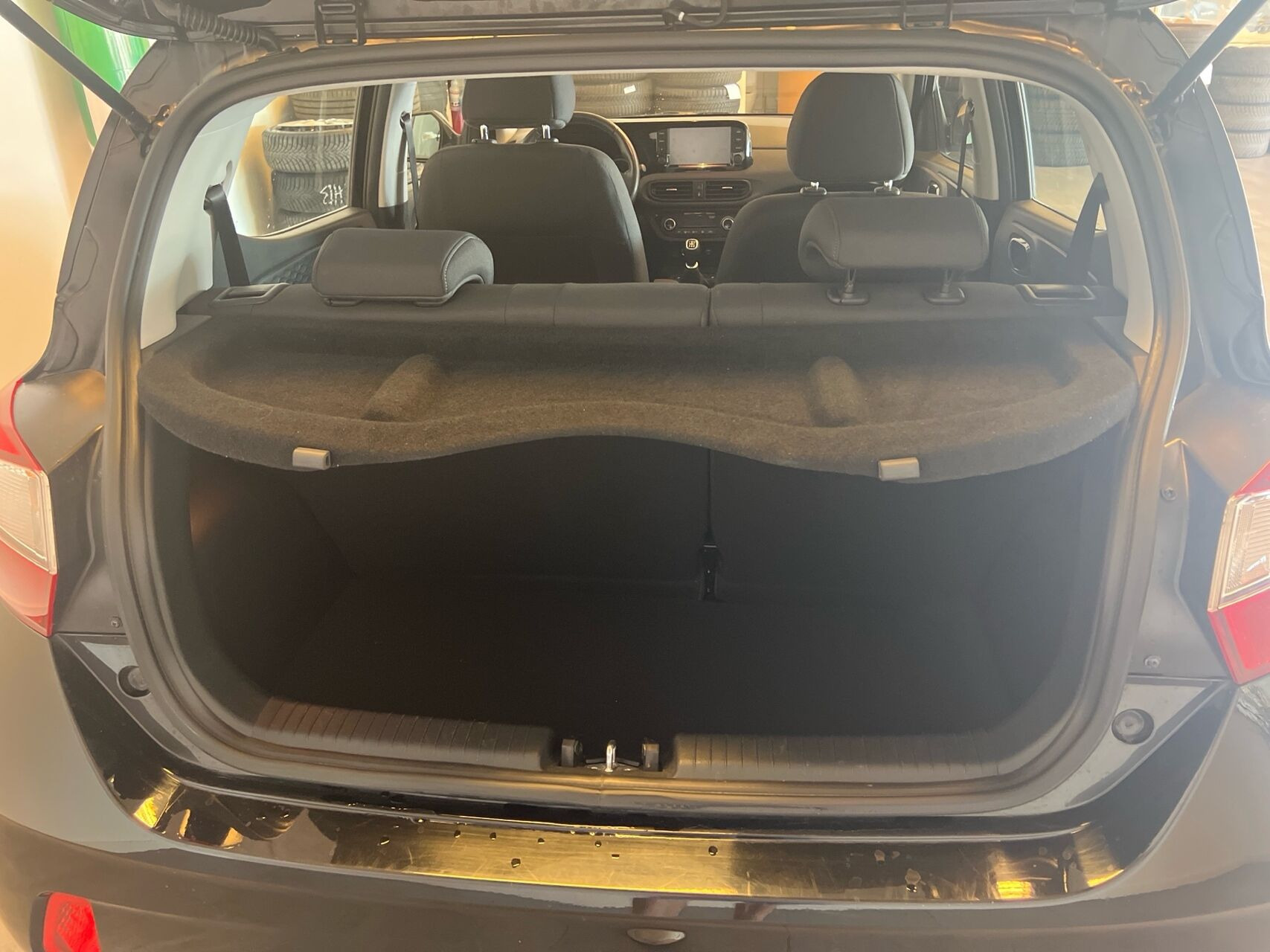 Sort Hyundai i10 fra 2023
