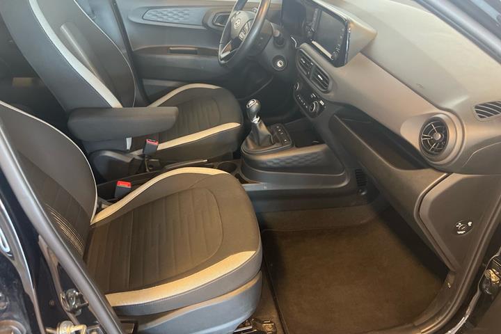 Sort Hyundai i10 fra 2023