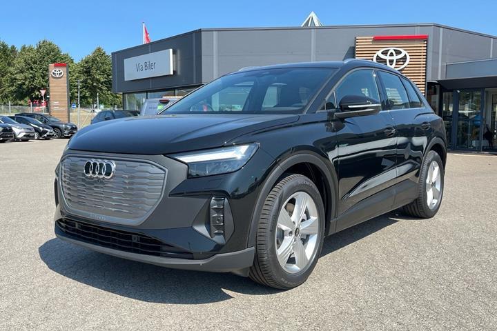 Sort Audi Q4 fra 2026 set udefra