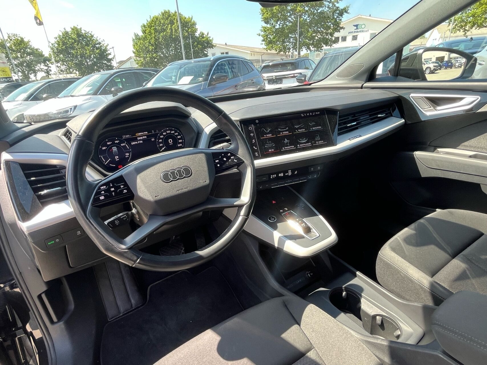 Sort Audi Q4 fra 2024