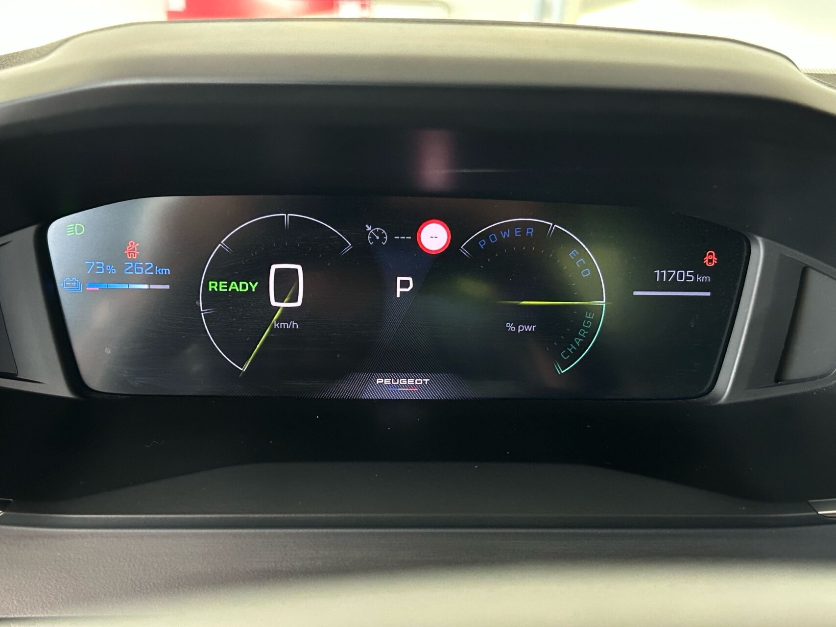 Grå Peugeot e-2008 fra 2025