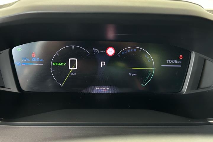 Grå Peugeot e-2008 fra 2025