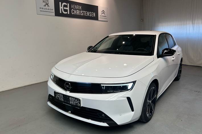 Hvid Opel Astra fra 2024