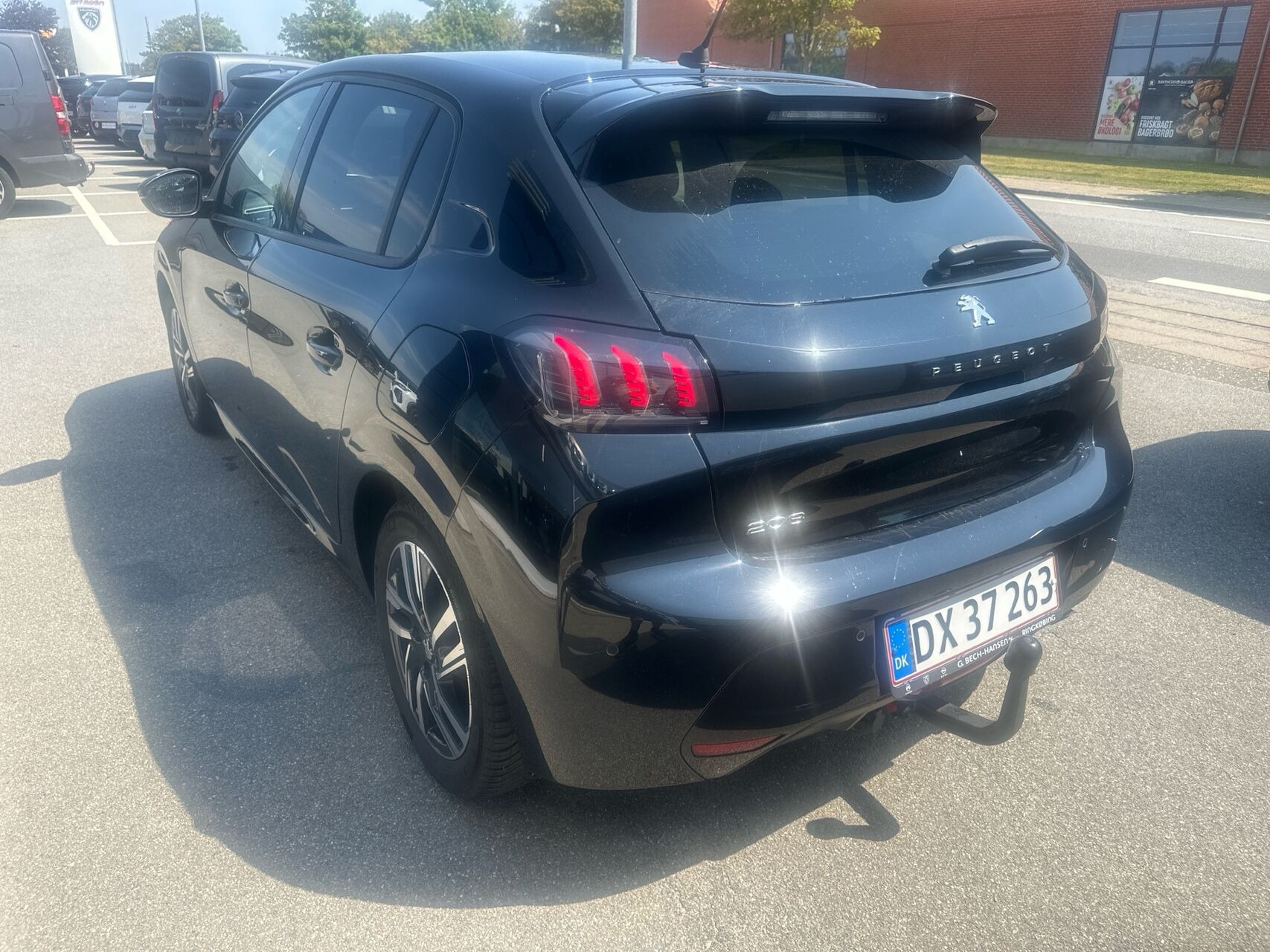 Sort Peugeot 208 fra 2023
