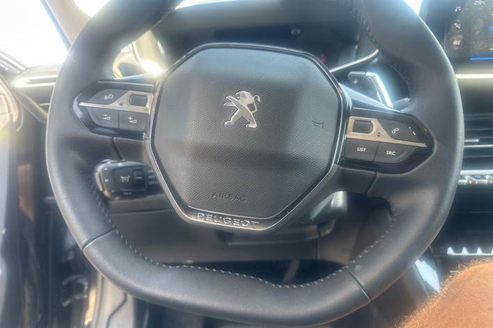 Sort Peugeot 208 fra 2023