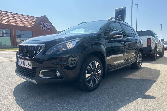 Sort Peugeot 2008 fra 2018