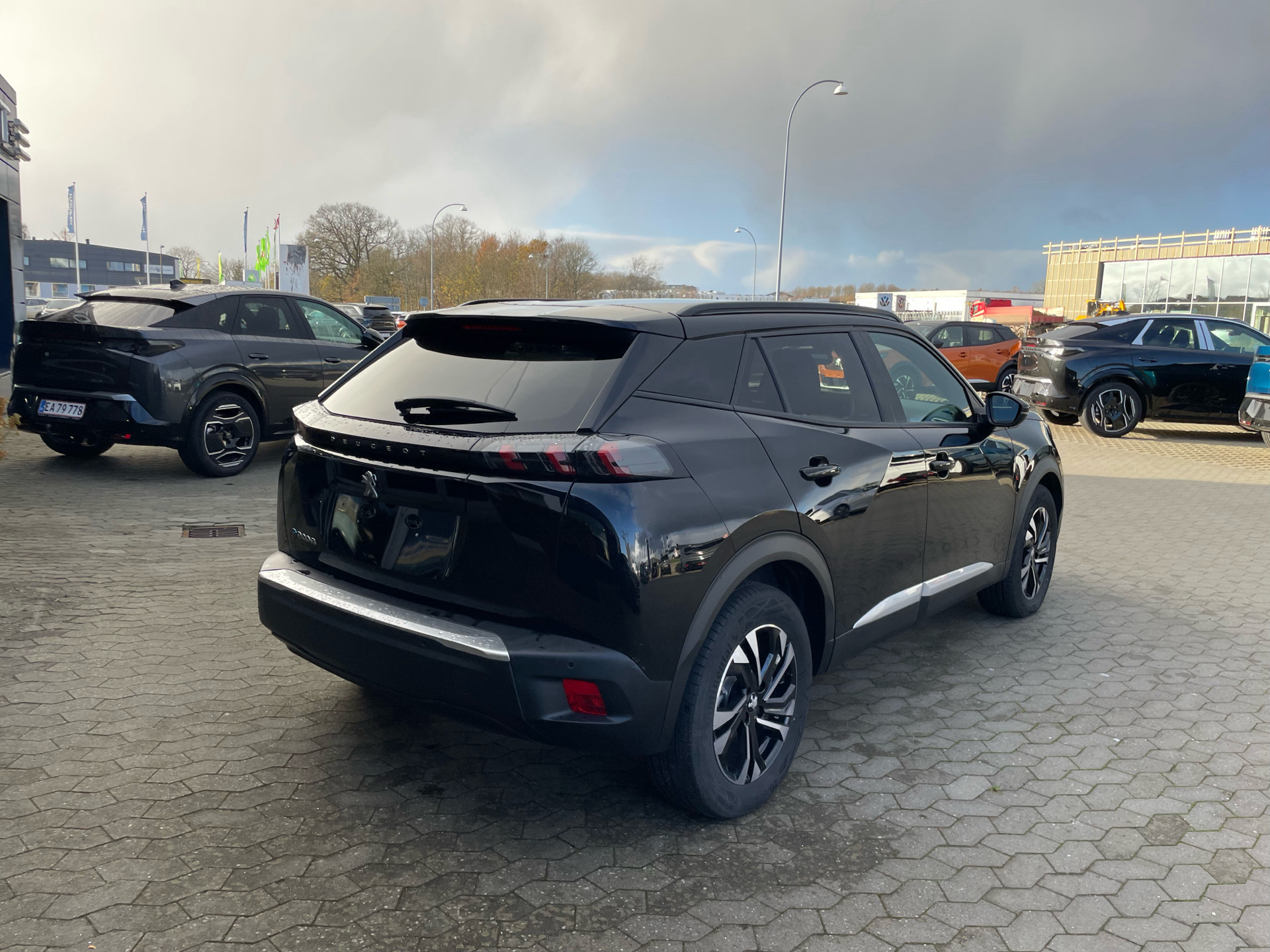 Sort Peugeot e-2008 fra 2023