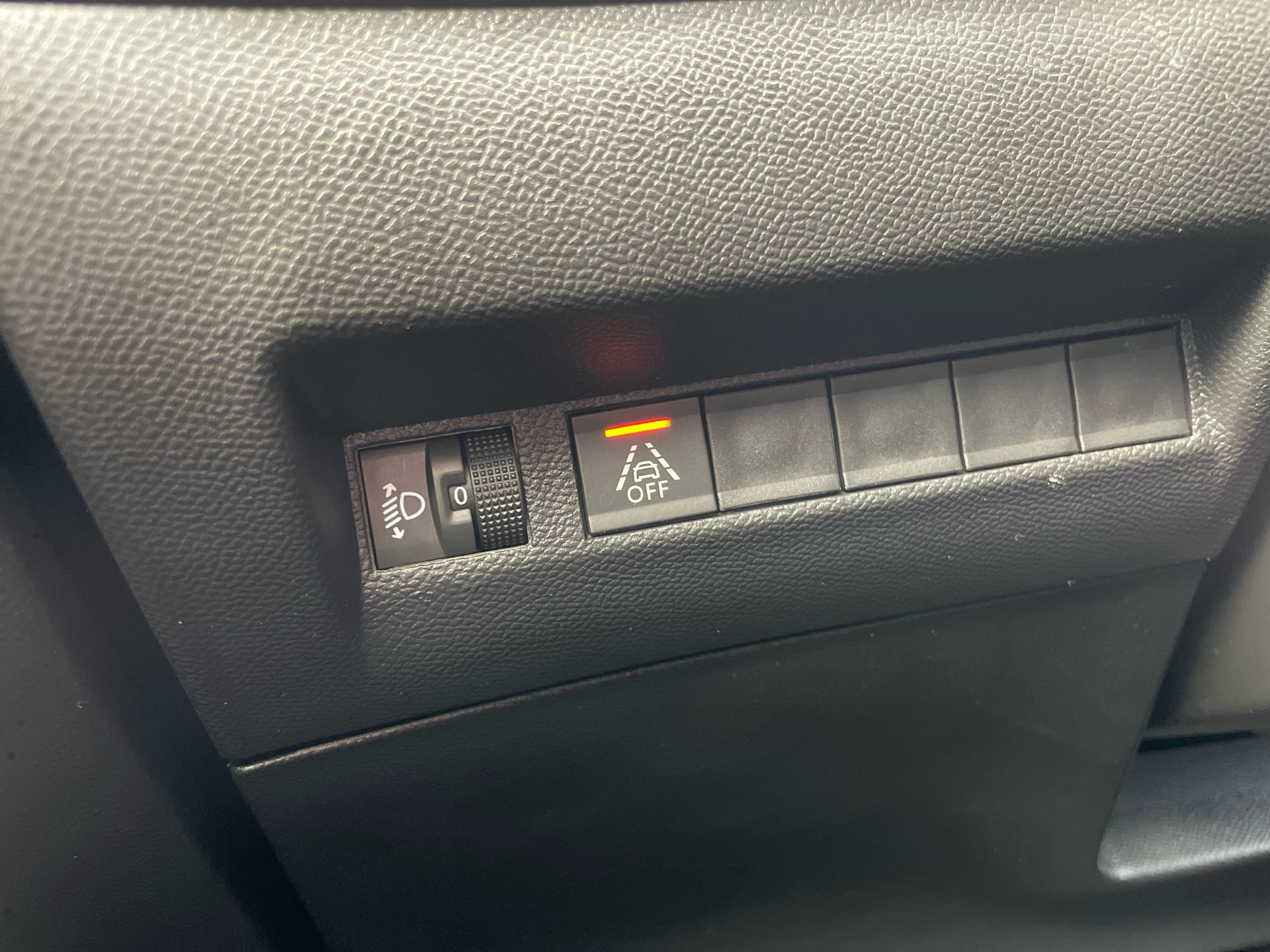 Sort Peugeot e-2008 fra 2023