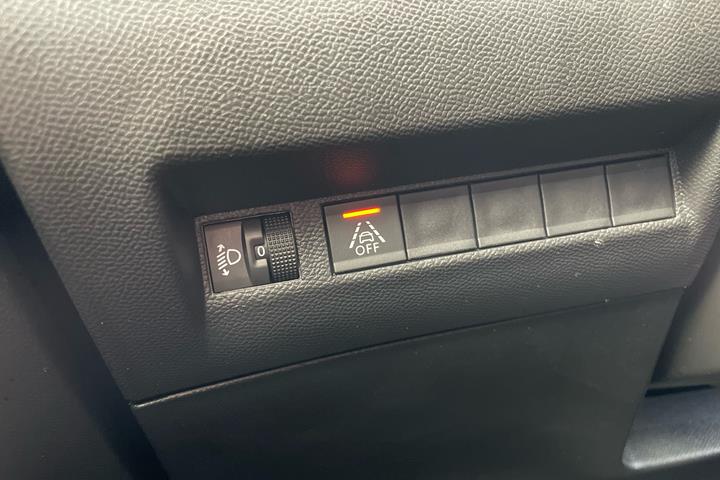 Sort Peugeot e-2008 fra 2023