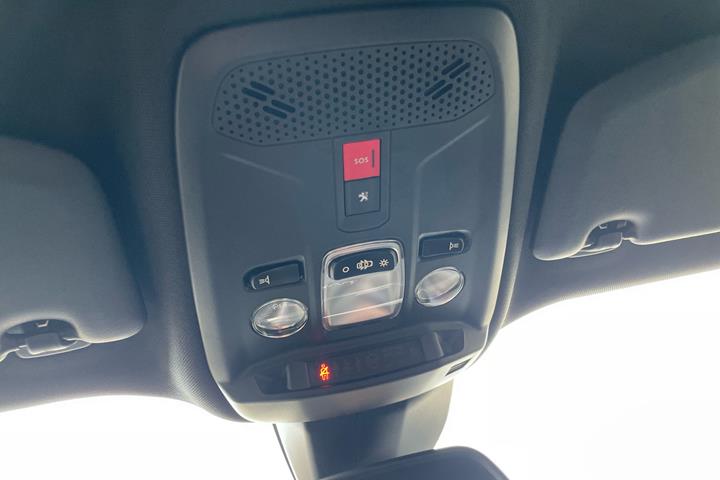 Sort Peugeot e-2008 fra 2023
