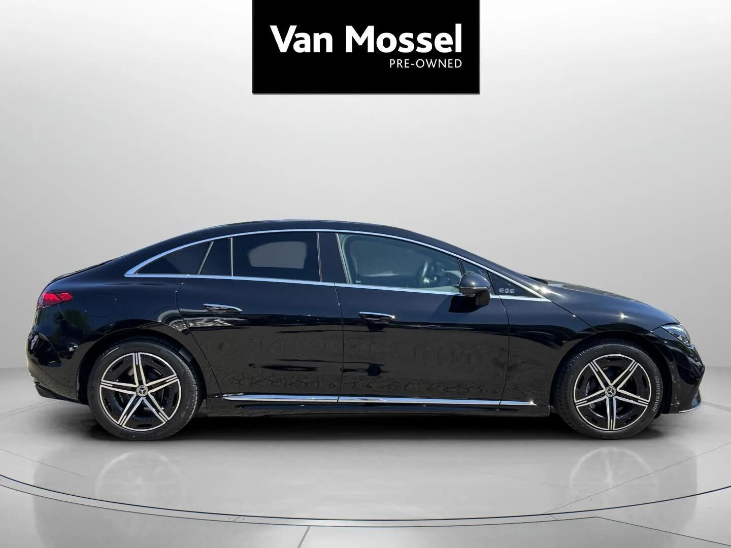 Sort Mercedes EQE 350+ fra 2025