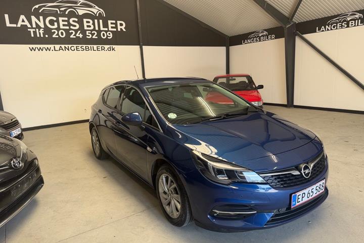 Blå Opel Astra fra 2020