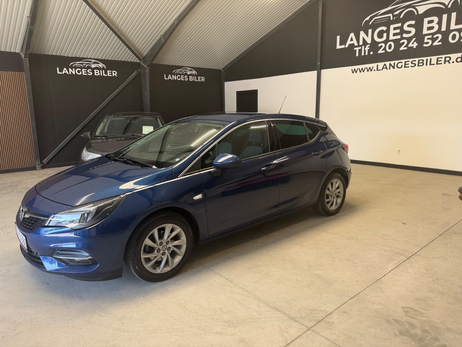 Blå Opel Astra fra 2020