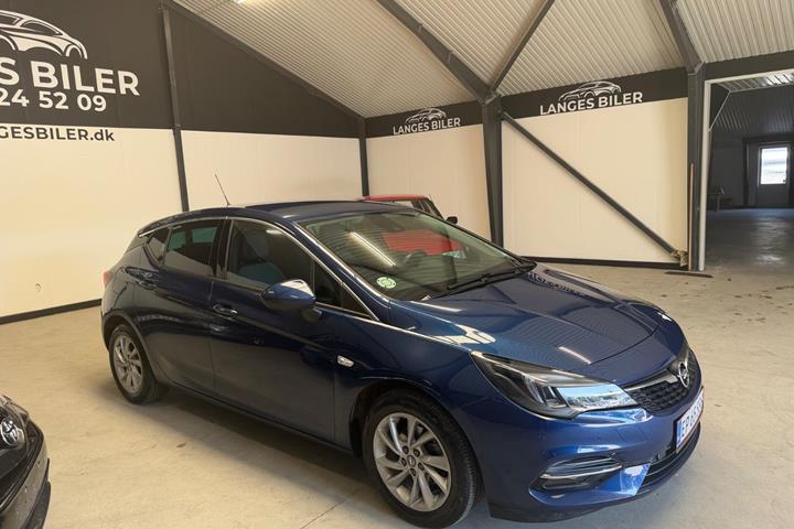 Blå Opel Astra fra 2020