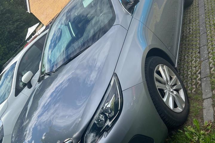 Sølv Peugeot 308 fra 2018