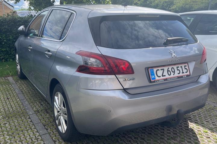Sølv Peugeot 308 fra 2018