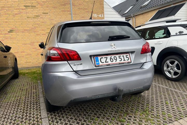 Sølv Peugeot 308 fra 2018