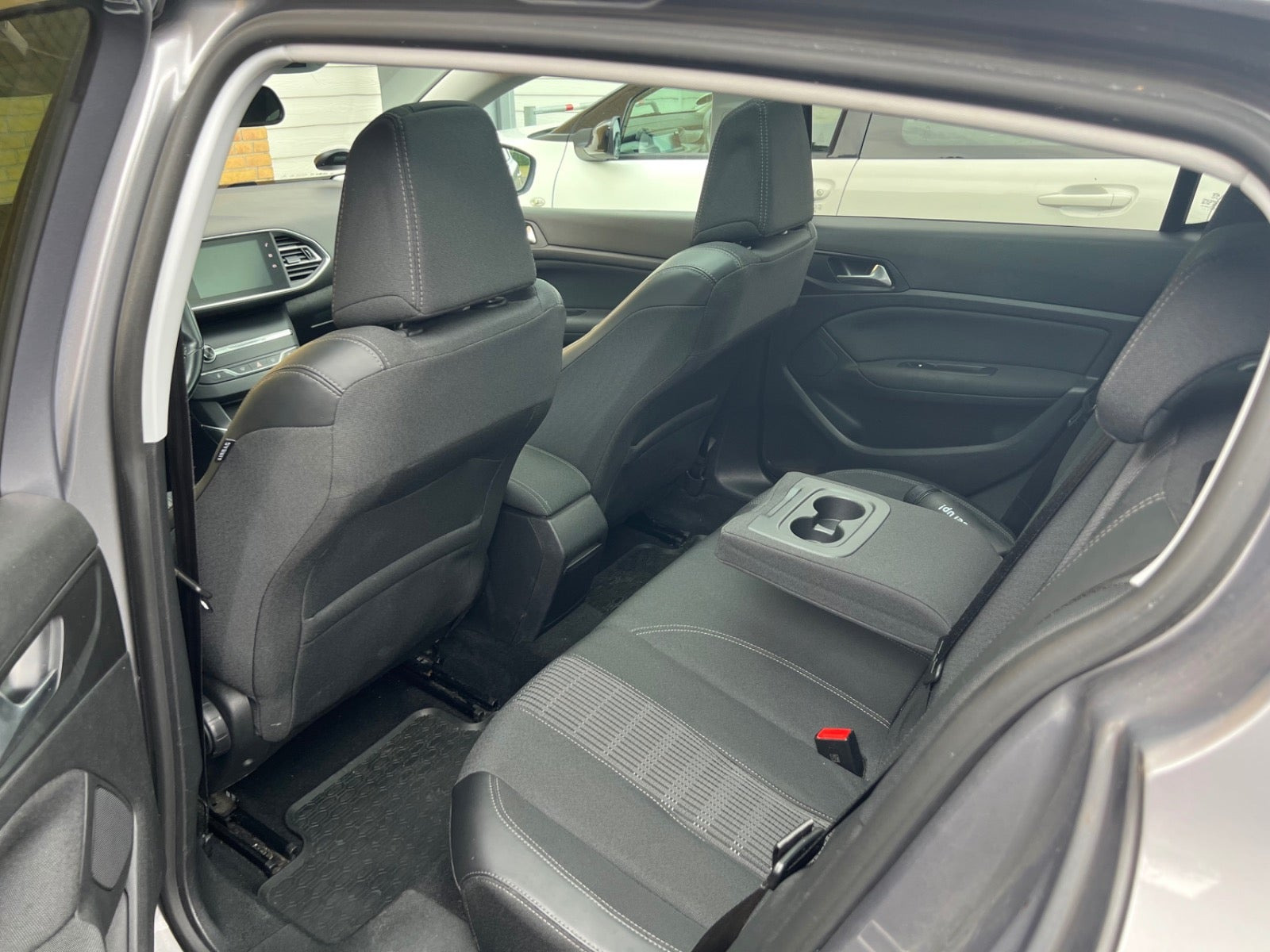 Sølv Peugeot 308 fra 2018