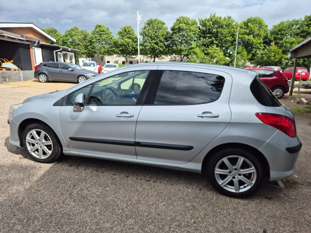 Grøn Peugeot 308 fra 2008