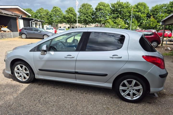 Grøn Peugeot 308 fra 2008