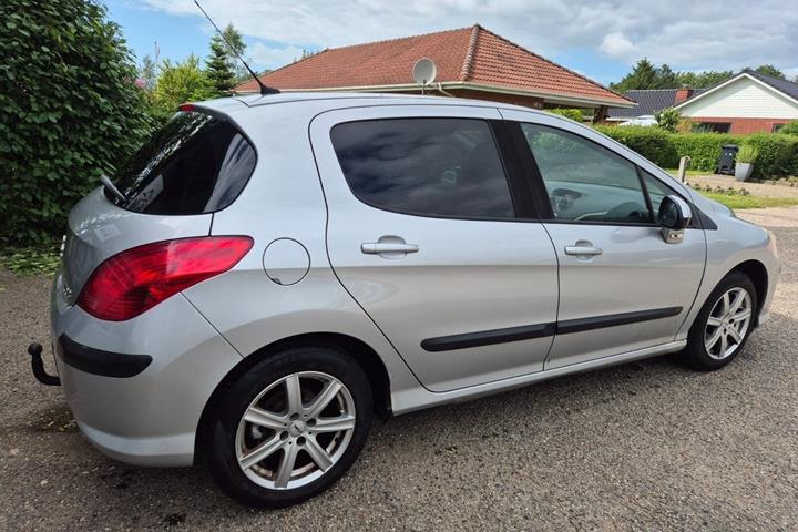 Grøn Peugeot 308 fra 2008