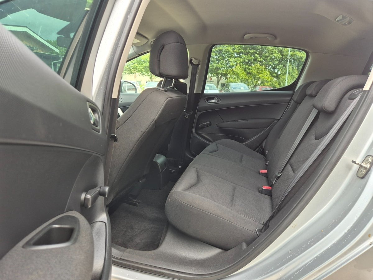 Grøn Peugeot 308 fra 2008