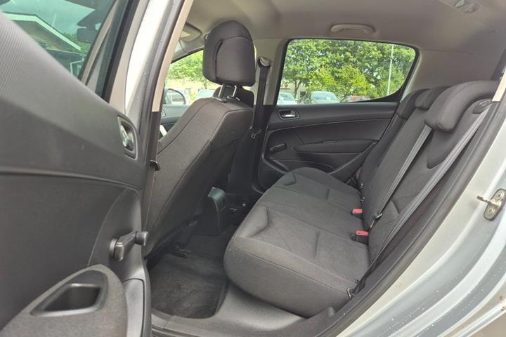 Grøn Peugeot 308 fra 2008