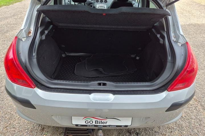 Grøn Peugeot 308 fra 2008