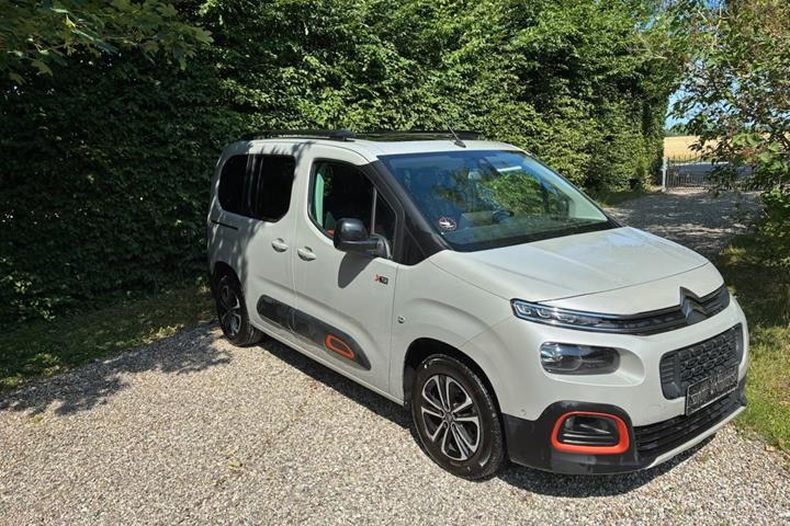 Beige Citroën Berlingo fra 2018 set udefra