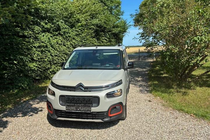 Beige Citroën Berlingo fra 2018